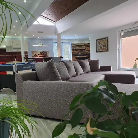 Luca Apartman Villa