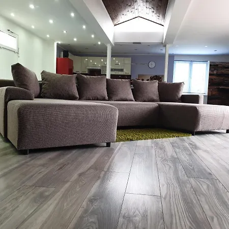 Luca Apartman Villa *
