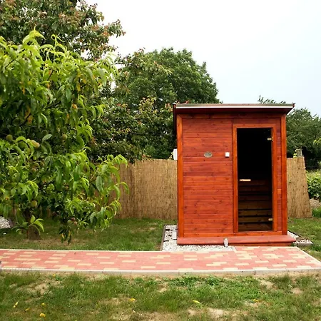 Luca Apartman Villa *